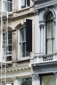 plantilla-de-cartelera-en-entorno-urbano