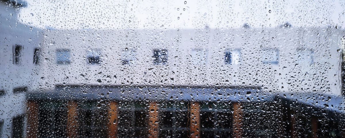 efecto-de-lluvia-sobre-fondo-urbano